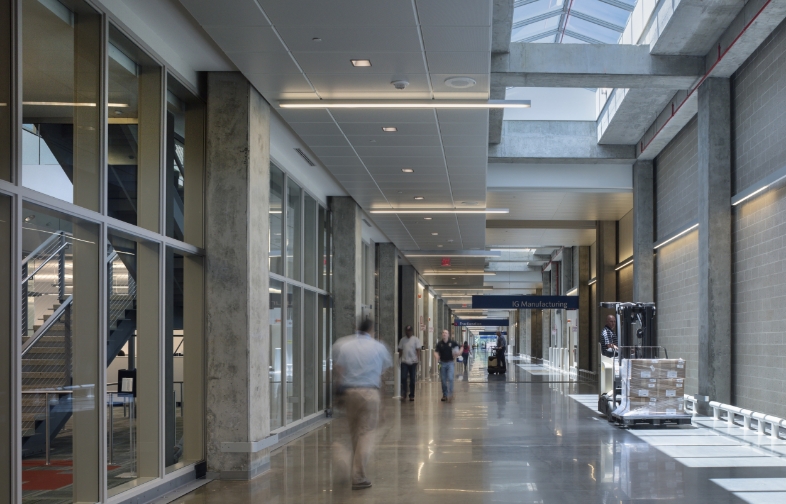 Flad Architects Pharma and Biomanufacturing Facility Corridor