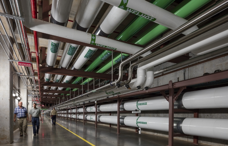 Flad Architects Pharma and Biomanufacturing Facility Mechanical Hallway