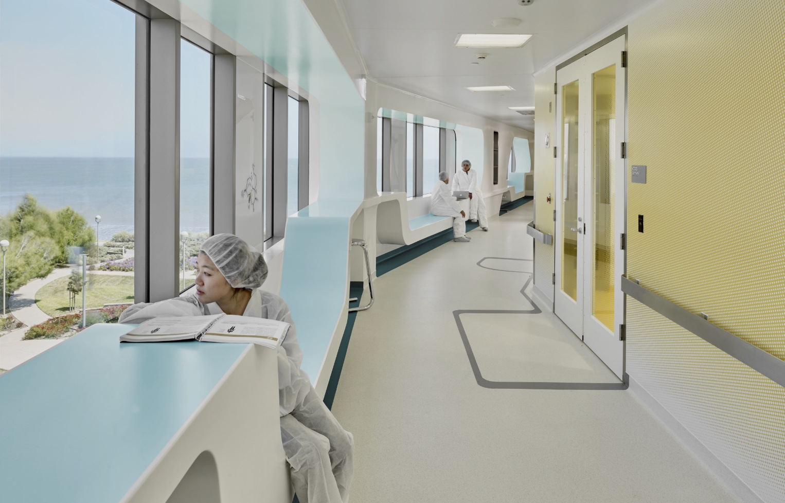 Flad Architects : Scientists relaxing in hallway of biomanufacturing facility